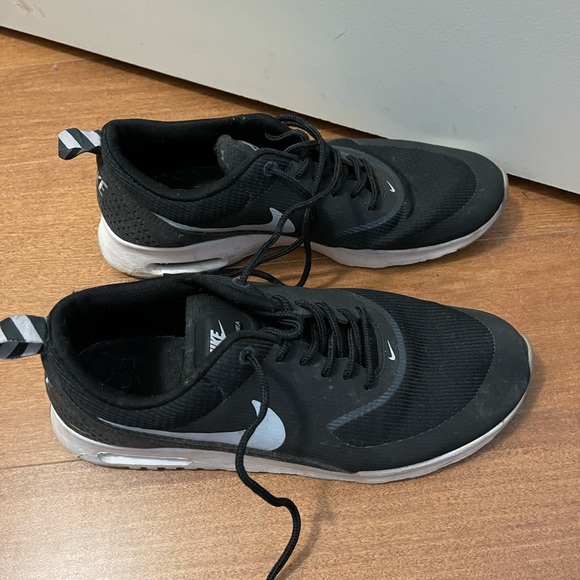Nike Black & White Sneakers - Picture 2 of 4